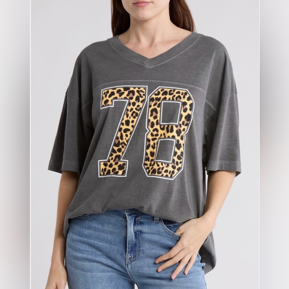 Golden Hour | Hi Res 78 Leopard Cotton V-neck T-Shirt size Large